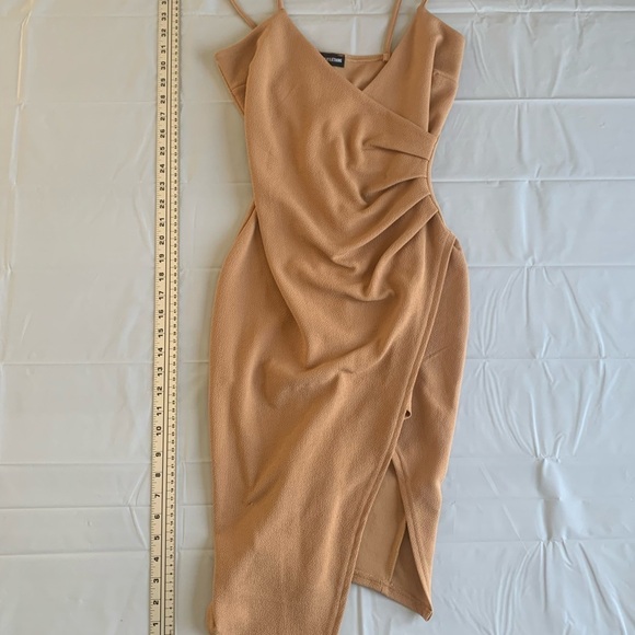 👗 Pretty Little Thing Tan Slip V-Neck Midi Dress - Women’s Size  Medium👗 - Picture 5 of 9